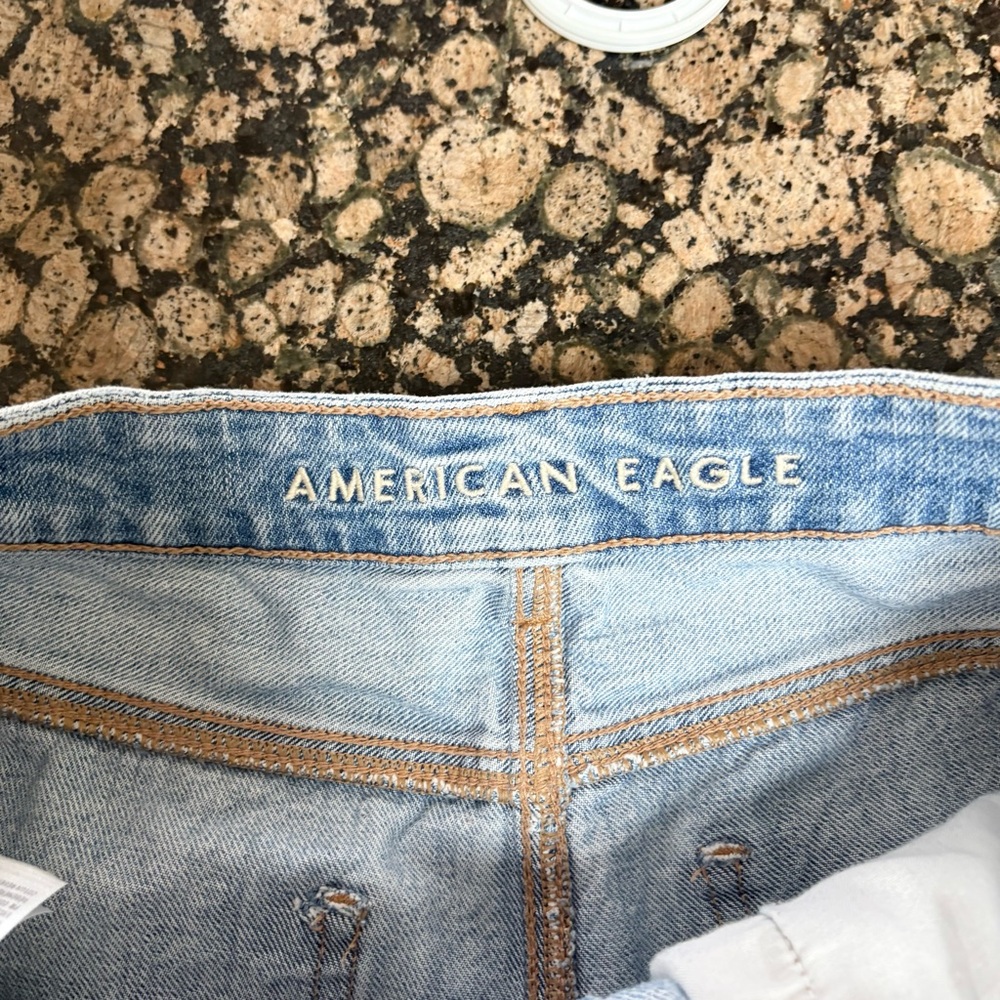 American Eagle Baggy Mom Shorts Womens Size 6 Distressed Blue Denim - Picture 5 of 8